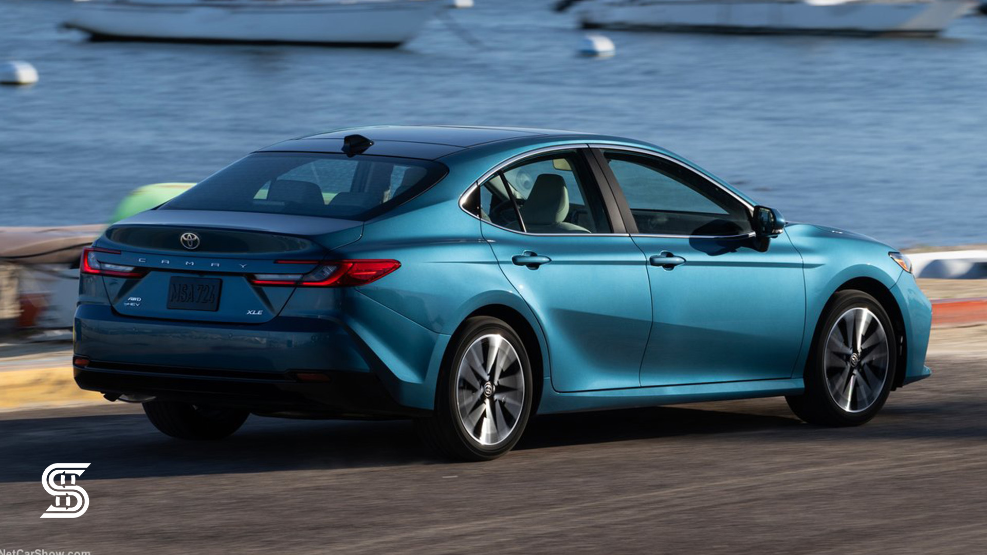 مقایسه کیا K5 2023 و تویوتا کمری 2025(مقایسه نمای عقب)