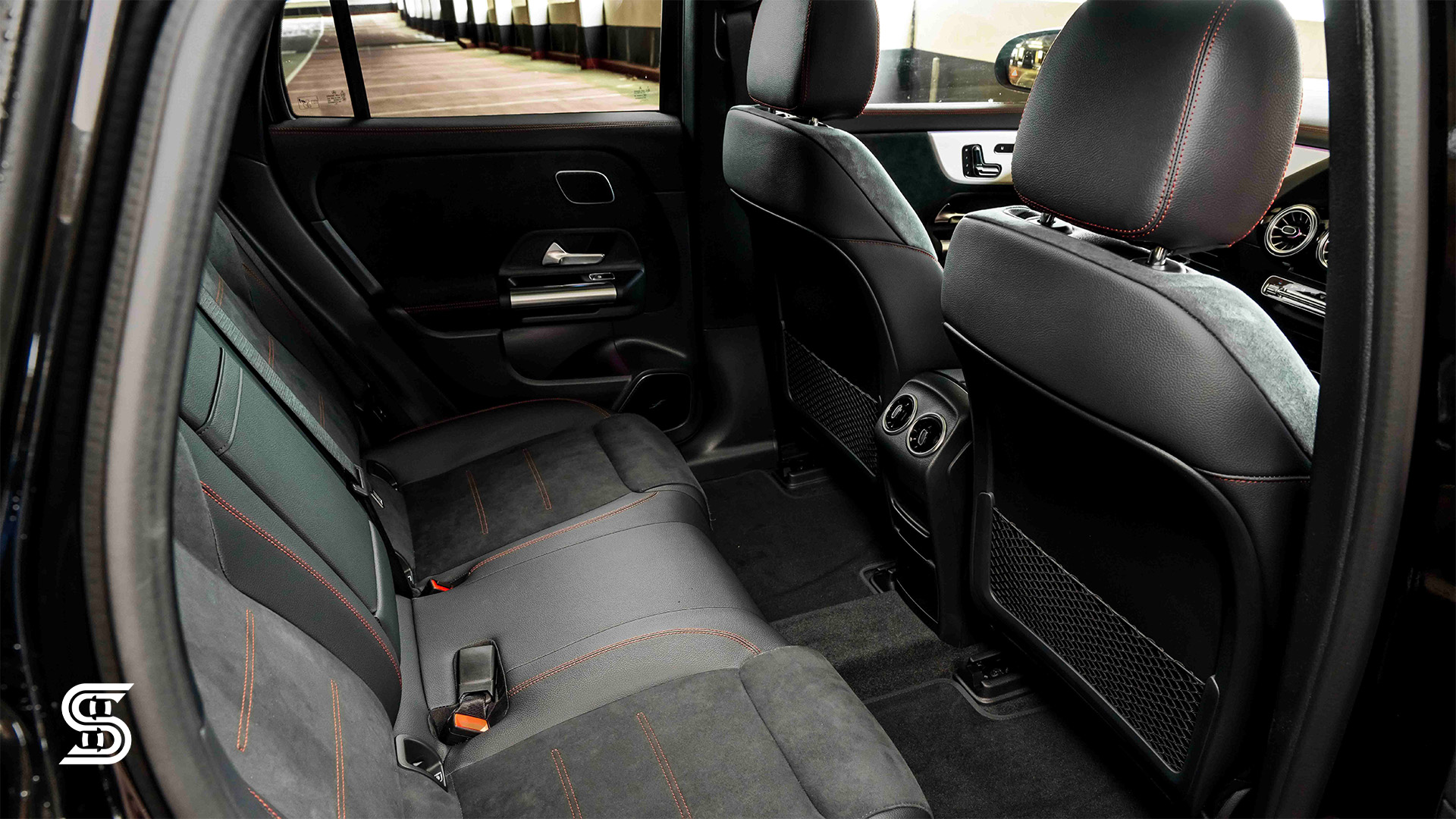 معرفی بنز EQA 260 - داخل عقب